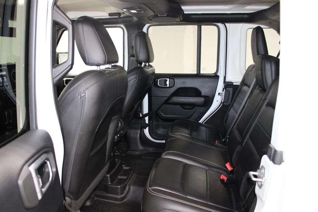 Used 2018 Jeep Wrangler Unlimited Sahara AWD/4WD image 21