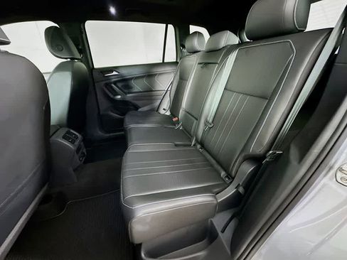 Used 2023 Volkswagen Tiguan SE R-Line image 15