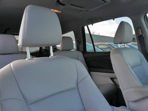 Used 2020 Honda Pilot Touring image 14