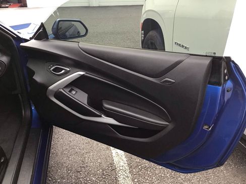 Used 2018 Chevrolet Camaro LT RWD image 6