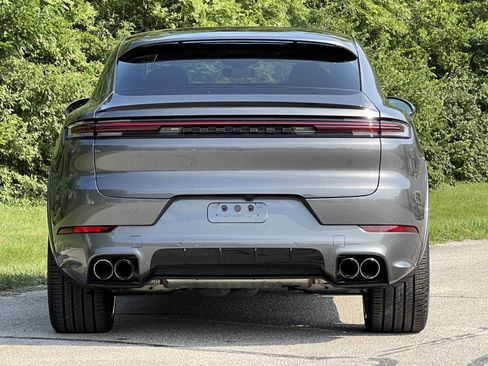 Certified 2025 Porsche Cayenne S image 8