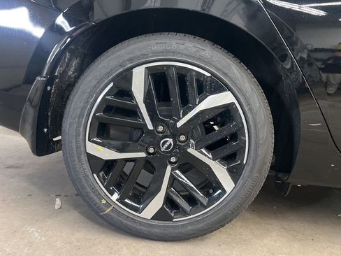 New 2025 Nissan Versa SR image 40