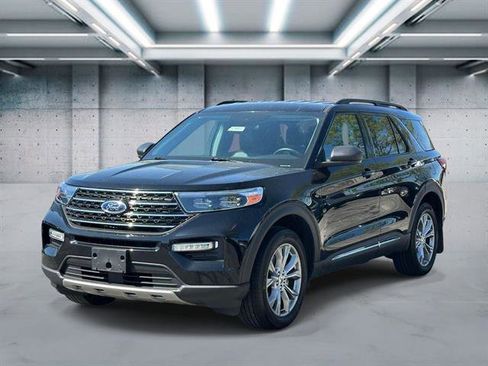 Used 2023 Ford Explorer XLT w/ Equipment Group 202A AWD/4WD image 1