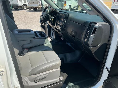 Used 2018 Chevrolet Silverado 1500 W/T AWD/4WD image 10