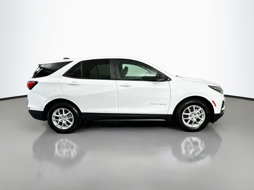 Used 2022 Chevrolet Equinox LS w/ LS Convenience Package FWD image 4