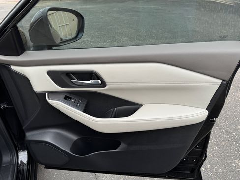 Used 2024 Nissan Rogue SV w/ SV Premium Package image 22