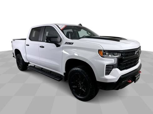 Used 2025 Chevrolet Silverado 1500 LT Trail Boss w/ Convenience Package II AWD/4WD image 2