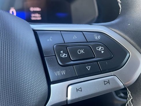 Used 2024 Volkswagen Taos SE image 21