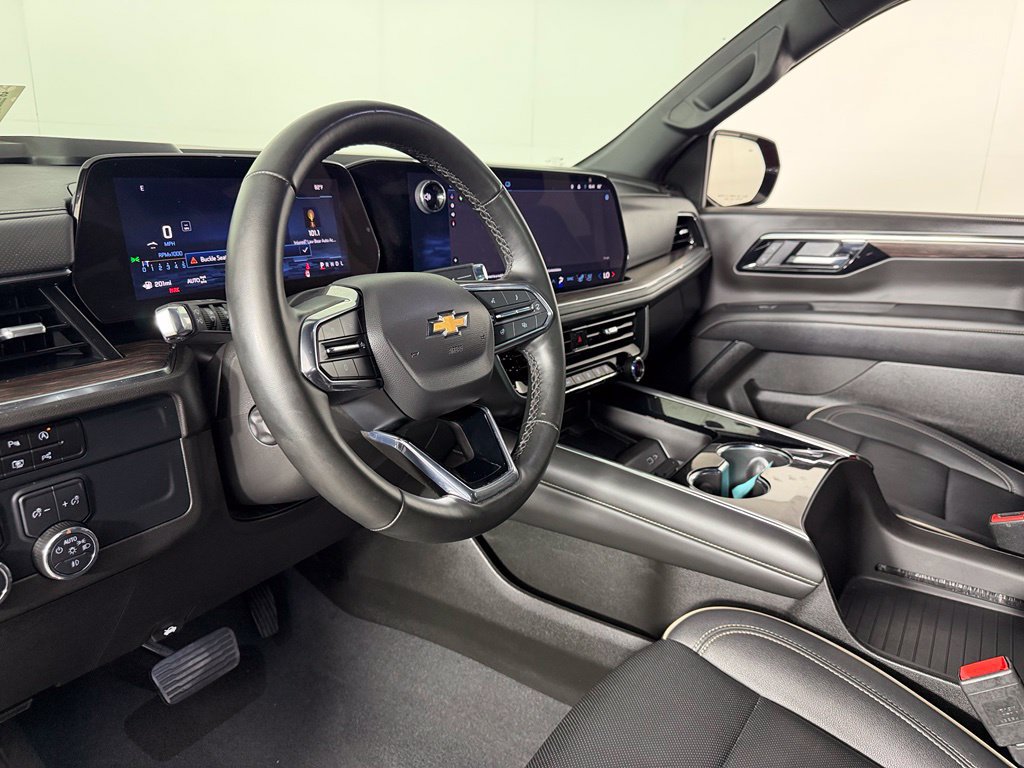Used 2025 Chevrolet Suburban Premier AWD/4WD image 13