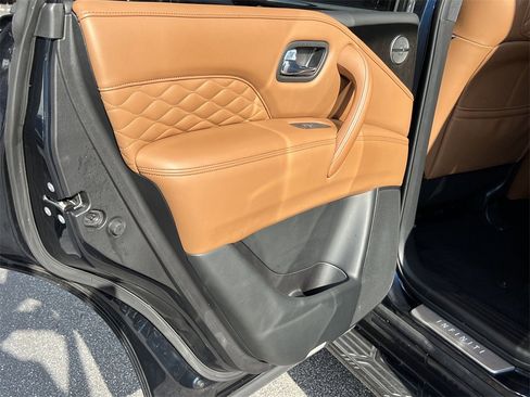 Used 2024 INFINITI QX80 Sensory w/ All-Season Package image 18