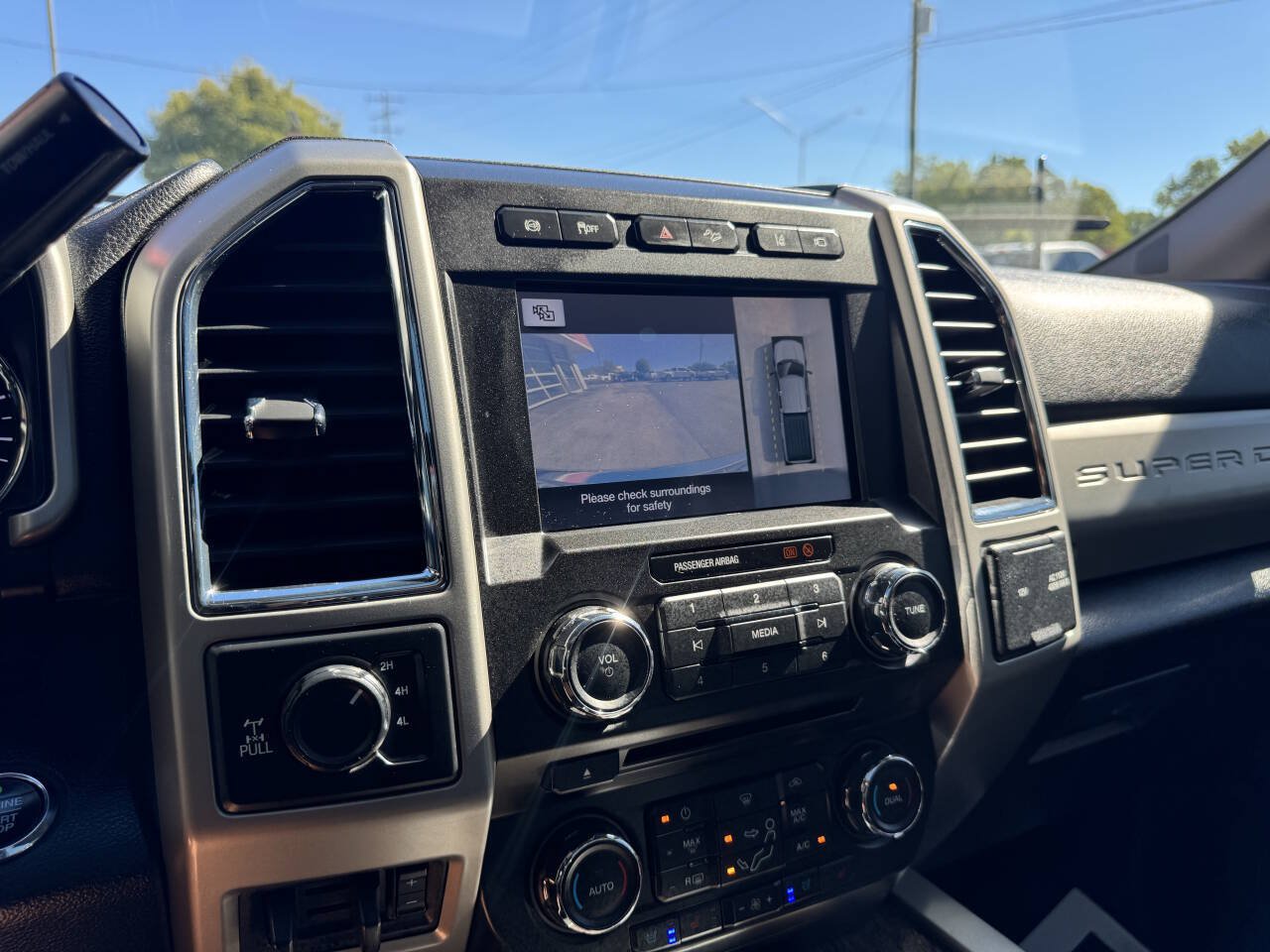 Used 2018 Ford F350 Lariat w/ Lariat Ultimate Package AWD/4WD image 28