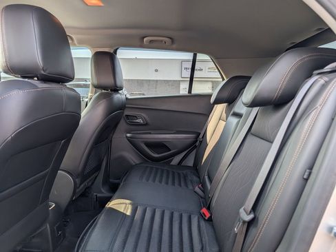 Used 2019 Chevrolet Trax LT w/ LT Convenience Package image 10