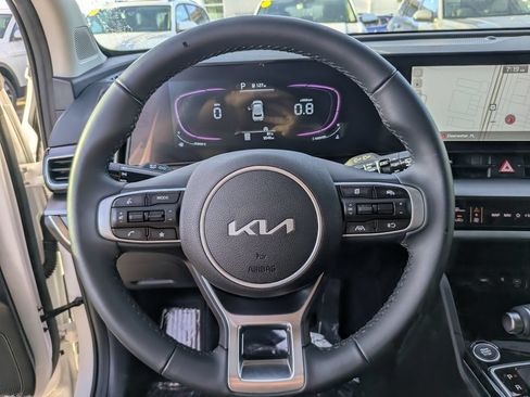 Used 2025 Kia Sportage EX FWD image 27