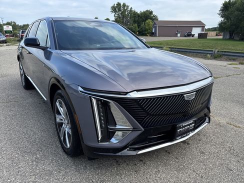 Used 2024 Cadillac Lyriq Tech AWD/4WD image 2