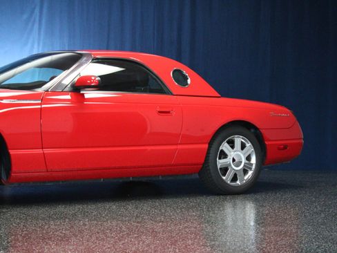 Used 2005 Ford Thunderbird RWD image 12