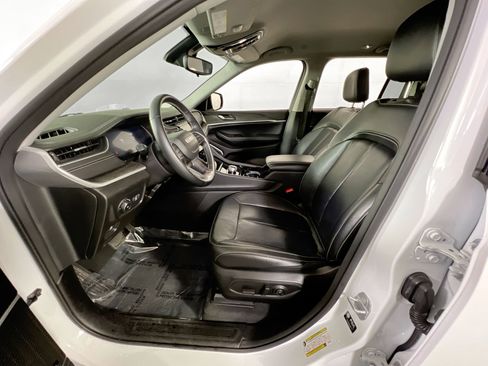 Used 2022 Jeep Grand Cherokee Limited image 21