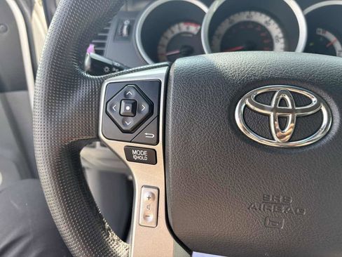 Used 2014 Toyota Tacoma PreRunner image 32