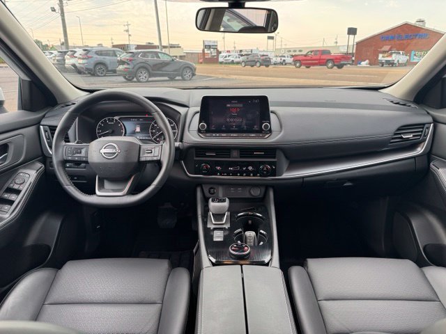 Used 2025 Nissan Rogue SV w/ SV Premium Package AWD/4WD image 8