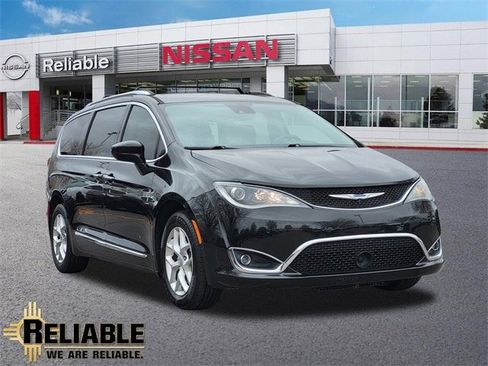 Used 2019 Chrysler Pacifica Touring-L w/ Advanced Safetytec Group image 1