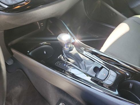 Used 2021 Toyota C-HR XLE FWD image 20