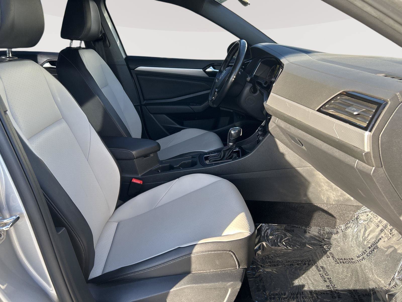 Used 2019 Volkswagen Jetta R-Line w/ R-Line Cold Weather Package FWD image 15