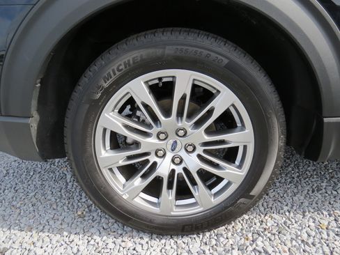 Used 2025 Ford Explorer Platinum RWD image 8