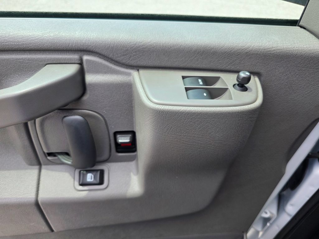 Used 2025 Chevrolet Express 3500 LT w/ LT Preferred Equipment Group RWD image 14