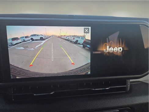 Used 2025 Jeep Wrangler Willys image 23