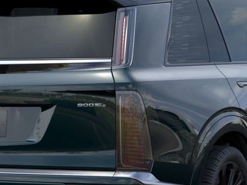 New 2026 Cadillac Vistiq Platinum w/ LPO, Floor Liner Package image 11