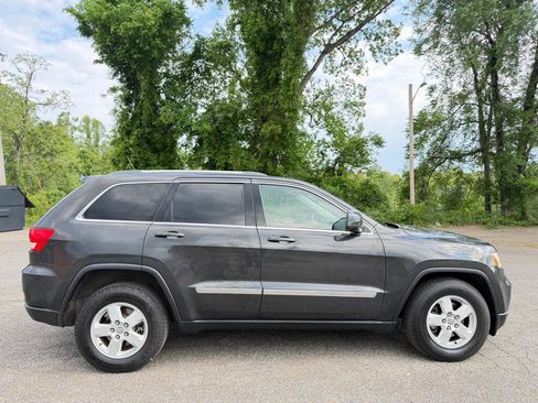Used 2011 Jeep Grand Cherokee Laredo AWD/4WD image 4