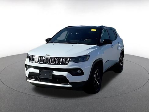 Used 2025 Jeep Compass Limited image 3