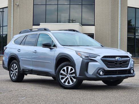 Used 2024 Subaru Outback Premium AWD/4WD image 25
