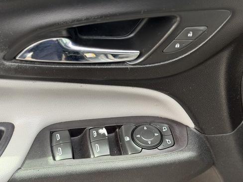 Used 2018 Chevrolet Equinox LS FWD image 16
