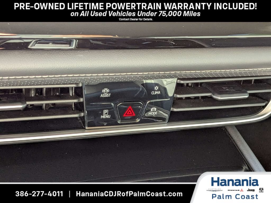 Used 2025 Volkswagen Atlas SE AWD/4WD image 23
