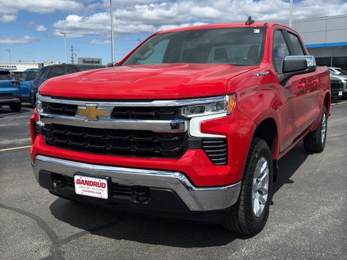 Used 2022 Chevrolet Silverado 1500 LT AWD/4WD image 2