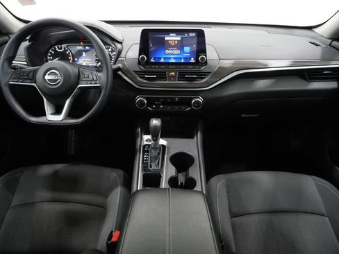 Used 2025 Nissan Altima 2.5 SV FWD image 10