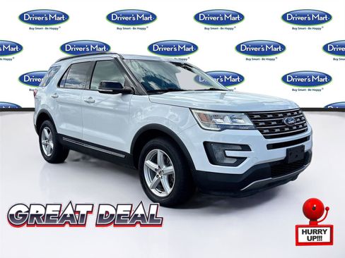 Used 2017 Ford Explorer XLT image 1