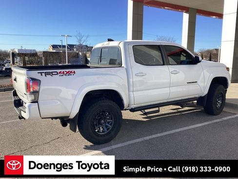 Used 2022 Toyota Tacoma TRD Sport image 9