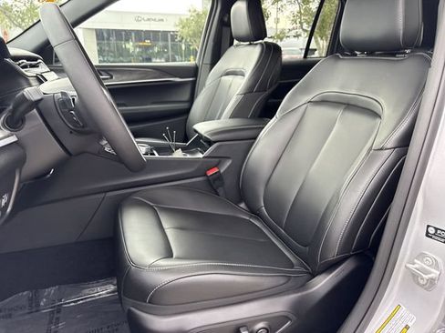 Used 2025 Jeep Grand Cherokee Limited RWD image 11