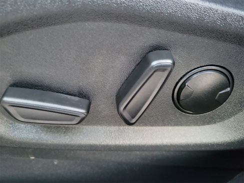 Used 2024 Ford Edge SEL image 17