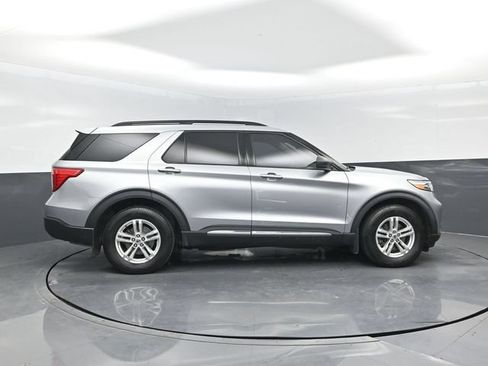 Used 2020 Ford Explorer XLT w/ Cold Weather Package AWD/4WD image 3