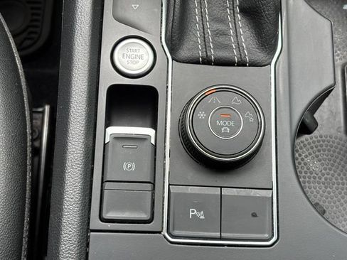 Used 2021 Volkswagen Atlas SE w/ Towing Package AWD/4WD image 27