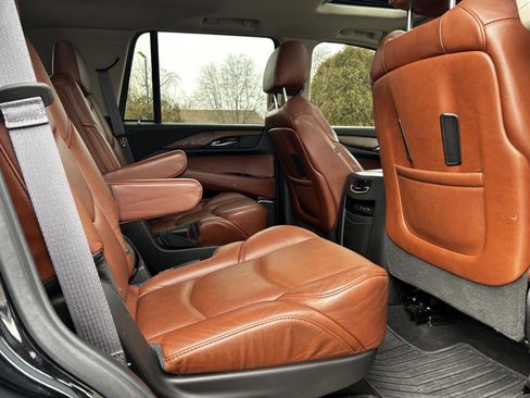 Used 2017 Cadillac Escalade Luxury image 19