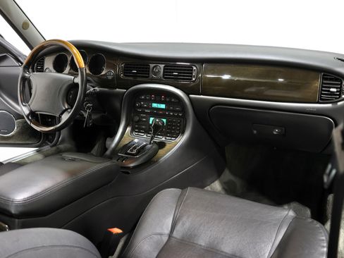 Used 1998 Jaguar XJ8 RWD image 56