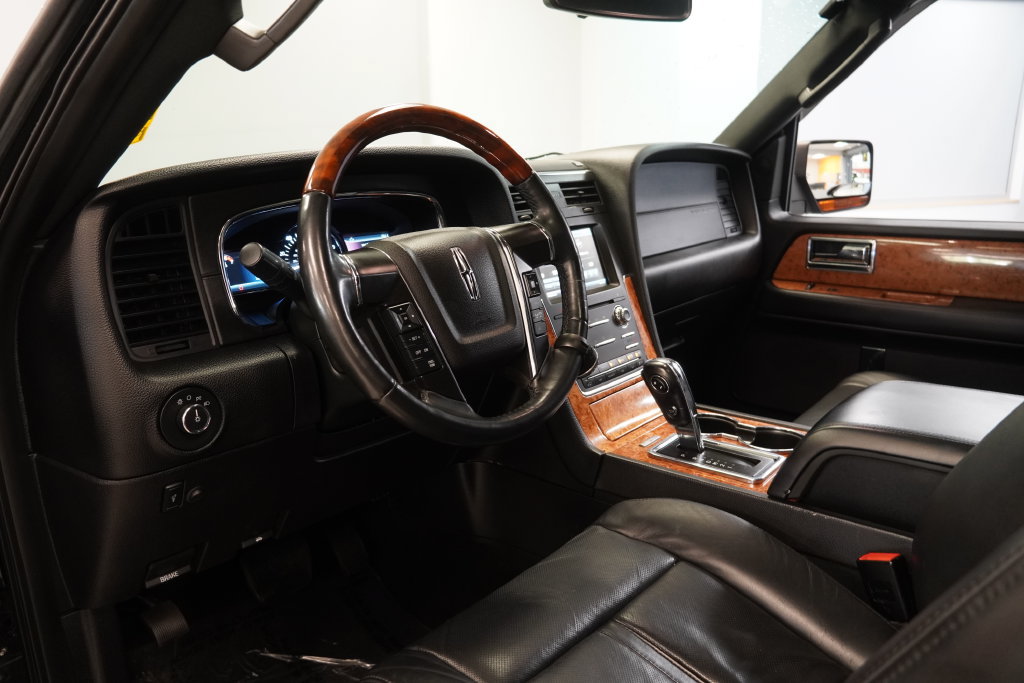 Used 2015 Lincoln Navigator L 4WD image 10