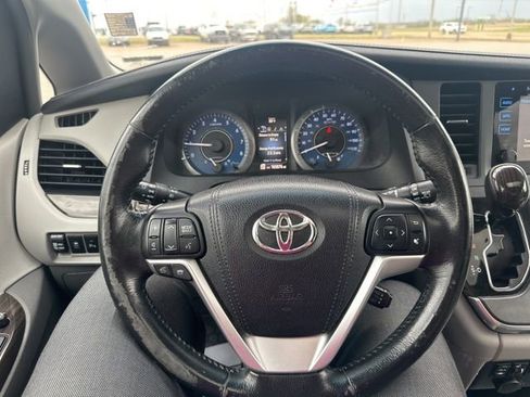 Used 2015 Toyota Sienna XLE w/ XLE Navigation Package image 34