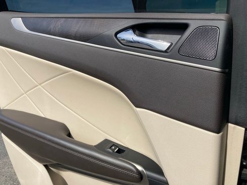 Used 2017 Lincoln MKC Reserve image 12