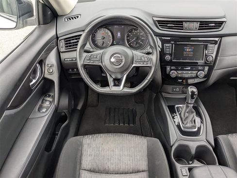 Used 2020 Nissan Rogue SV image 19