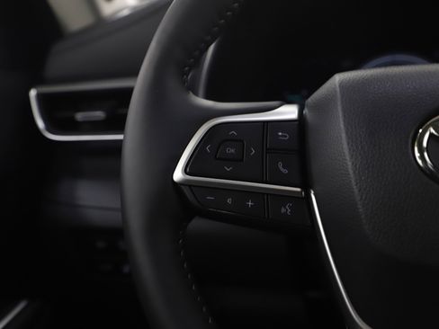 Used 2025 Toyota Highlander Platinum image 27