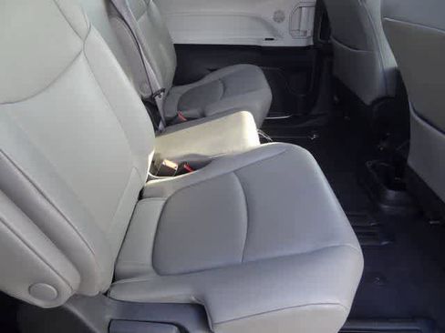 Used 2025 Toyota Sienna XLE image 13